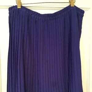 Banana Republic Pleated Twirly Skirt